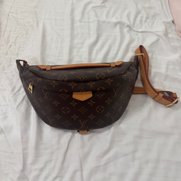 louis vuitton belt bag! - Picture 2 of 7